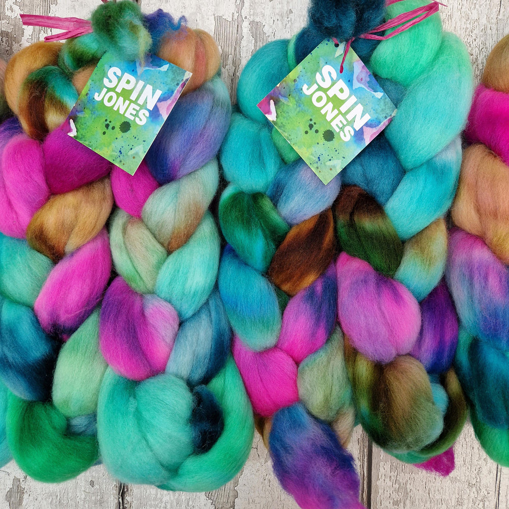 Punta Arenas wool top - Hand dyed - 100g (3.5oz) - PUDDLE