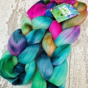 Punta Arenas wool top - Hand dyed - 100g (3.5oz) - PUDDLE