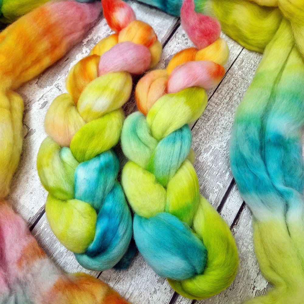 Punta Arenas wool top - Hand dyed - 100g (3.5oz) - SERPENTINE DANCE