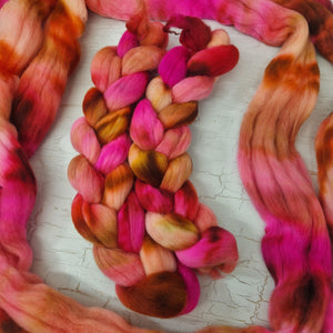 Punta Arenas wool top - Hand dyed - 100g (3.5oz) - COSMIC BLOOM