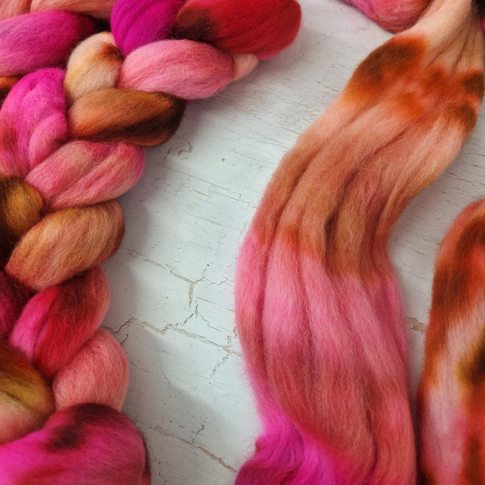 Punta Arenas wool top - Hand dyed - 100g (3.5oz) - COSMIC BLOOM