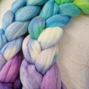 Hand dyed Punta Arenas for spinning 100g (3.5 oz) - WHISPER *MISHAP*