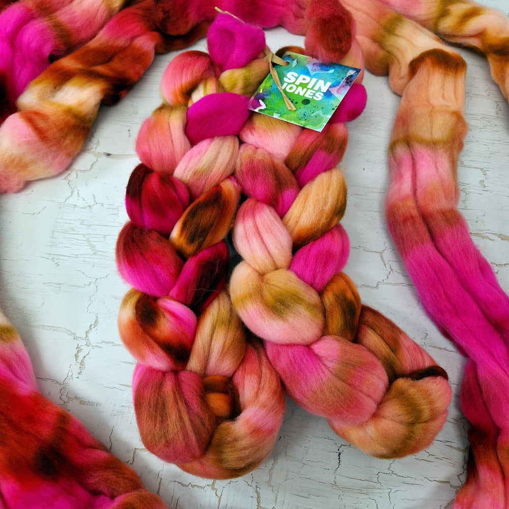 Rambouillet wool - Hand dyed - 100g (3.5oz) - COSMIC BLOOM