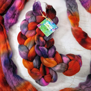 Cormo wool top - Hand dyed - 100g (3.5oz) - DRAGON KISSES