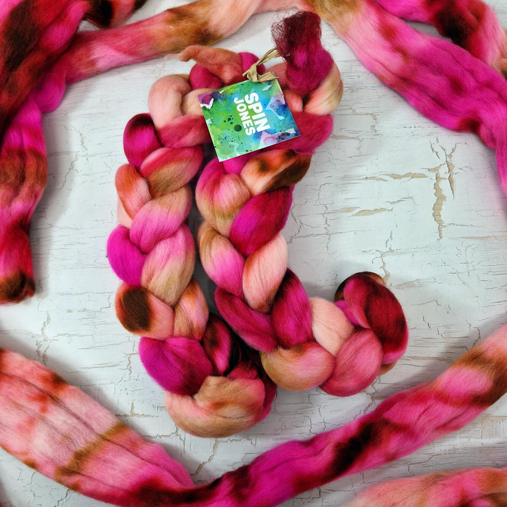 Punta Arenas wool top - Hand dyed - 100g (3.5oz) - COSMIC BLOOM