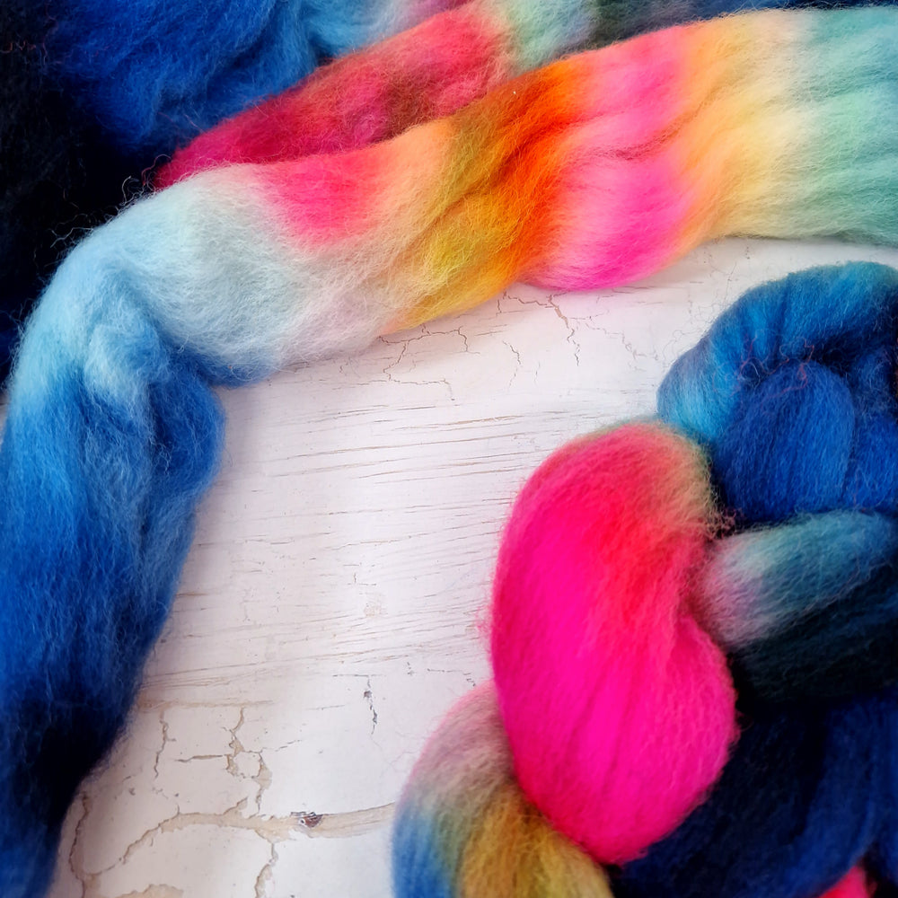 Hand dyed Punta Arenas for spinning 100g (3.5 oz) - MISHAP Neon Navy