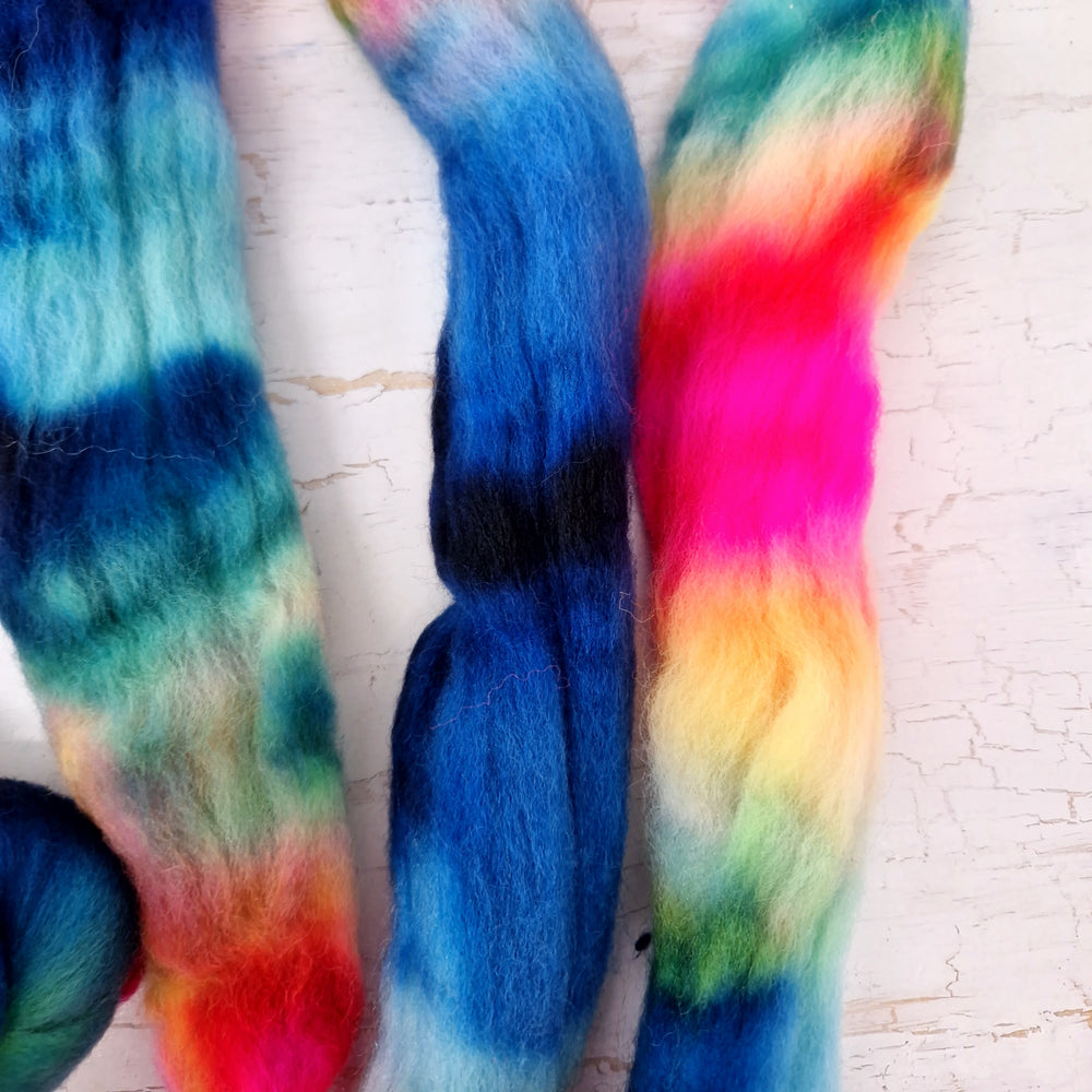 Hand dyed Punta Arenas for spinning 100g (3.5 oz) - MISHAP Neon Navy