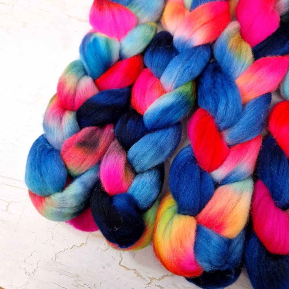 Hand dyed Punta Arenas for spinning 100g (3.5 oz) - MISHAP Neon Navy