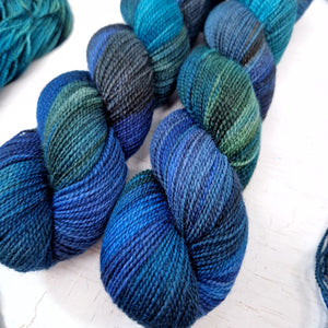 Hand dyed Corriedale sock yarn - Untreated (non-sw) - 4ply fingering 400m 100g CLOUDBURST