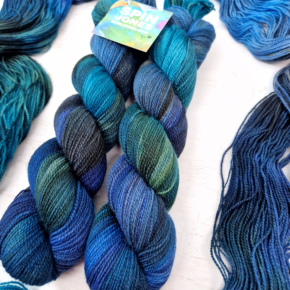 Hand dyed Corriedale sock yarn - Untreated (non-sw) - 4ply fingering 400m 100g CLOUDBURST