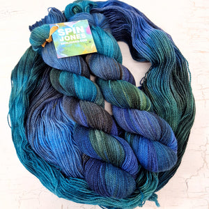 Hand dyed Corriedale sock yarn - Untreated (non-sw) - 4ply fingering 400m 100g CLOUDBURST