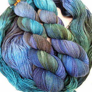 Hand dyed Corriedale sock yarn - Untreated (non-sw) - 4ply fingering 400m 100g CLOUDBURST