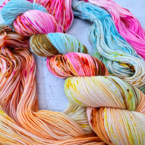 Hand dyed SW Merino & Nylon sock yarn - 4ply fingering 100g 400m SURF SHACK