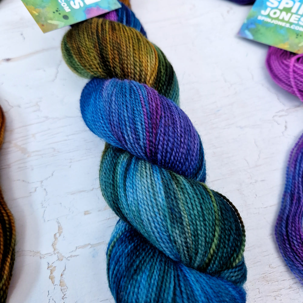 Hand dyed Corriedale sock yarn - Untreated (non-sw) - 4ply fingering 400m 100g BLUEBERRIES