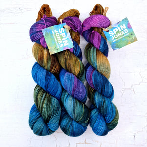 Hand dyed Corriedale sock yarn - Untreated (non-sw) - 4ply fingering 400m 100g BLUEBERRIES