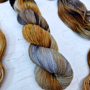 Hand dyed Corriedale sock yarn - Untreated (non-sw) - 4ply fingering 400m 100g MUDLARK