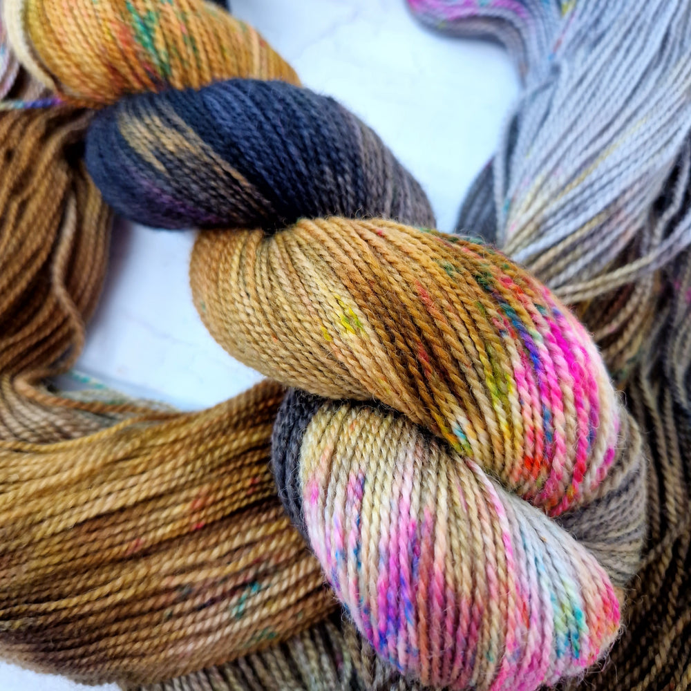 Hand dyed Corriedale sock yarn - Untreated (non-sw) - 4ply fingering 400m 100g OOAK MUDLARK SPECKLES