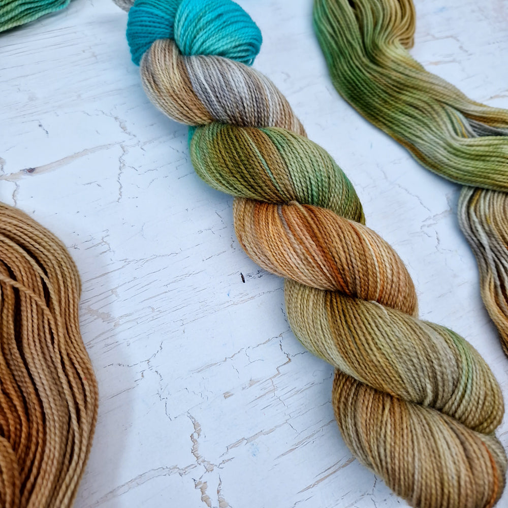 Hand dyed Corriedale sock yarn - Untreated (non-sw) - 4ply fingering 400m 100g LUMPFISH