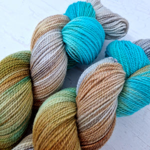 Hand dyed Corriedale sock yarn - Untreated (non-sw) - 4ply fingering 400m 100g LUMPFISH