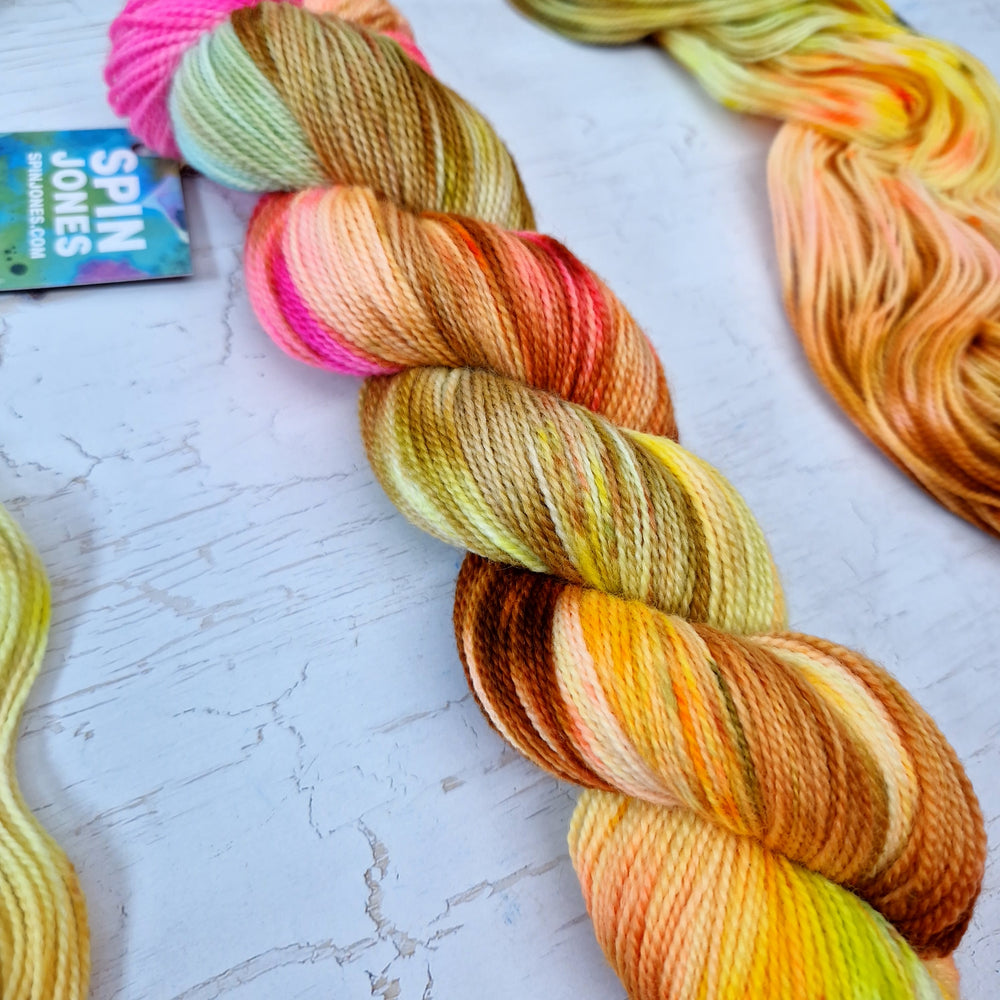 Hand dyed SW Bluefaced Leicester - DK 225m 100g SURF SHACK