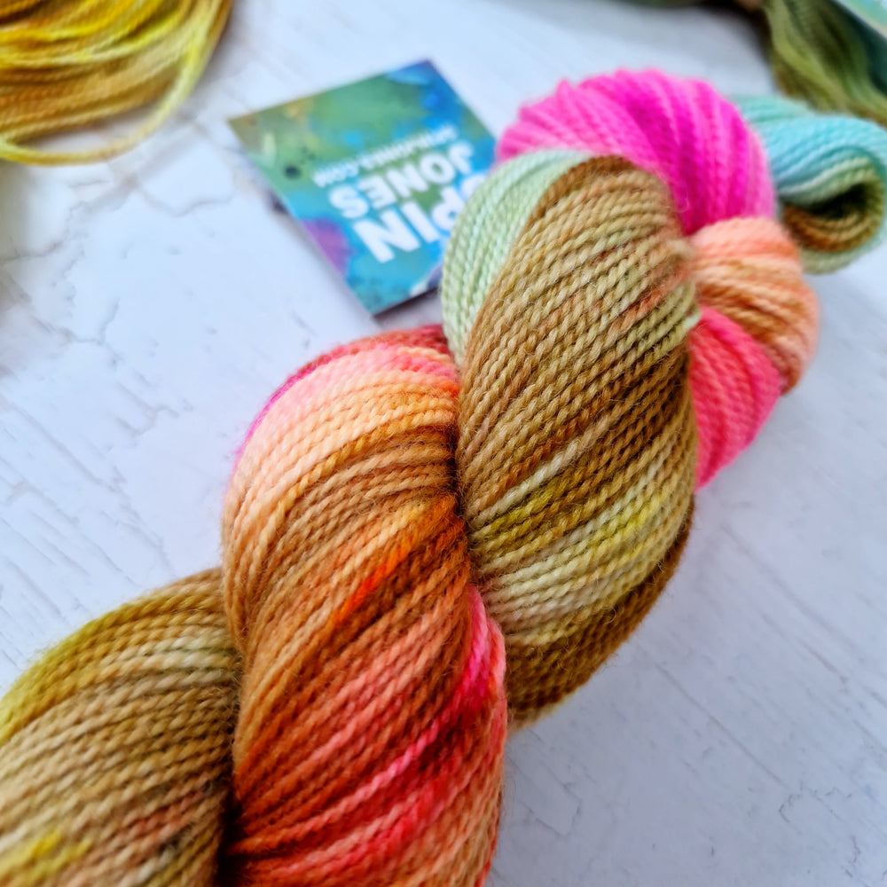 Hand dyed Corriedale sock yarn - Untreated (non-sw) - 4ply fingering 400m 100g SURF SHACK