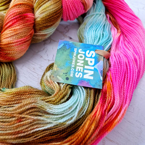 Hand dyed Corriedale sock yarn - Untreated (non-sw) - 4ply fingering 400m 100g SURF SHACK