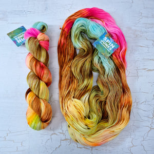 Hand dyed Corriedale sock yarn - Untreated (non-sw) - 4ply fingering 400m 100g SURF SHACK