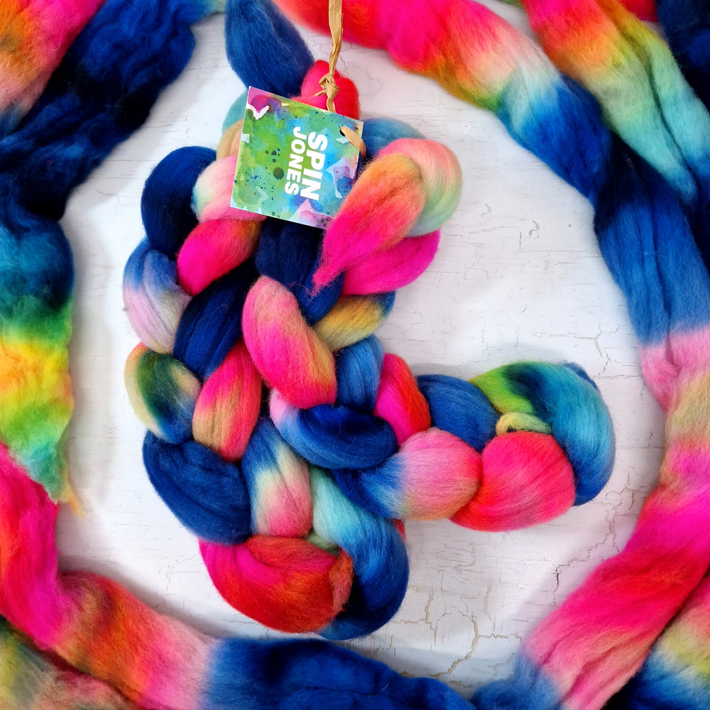 Cormo wool - Hand dyed - 100g (3.5oz) - MISHAP Neon Navy