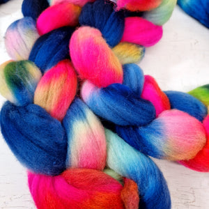 Cormo wool - Hand dyed - 100g (3.5oz) - MISHAP Neon Navy