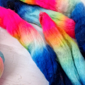 Cormo wool - Hand dyed - 100g (3.5oz) - MISHAP Neon Navy