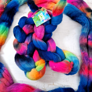 Southdown - Hand dyed - 100g (3.5oz) - NAVY NEON MISHAP