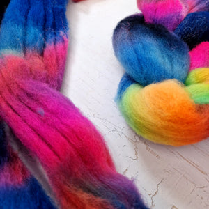 Southdown - Hand dyed - 100g (3.5oz) - NAVY NEON MISHAP