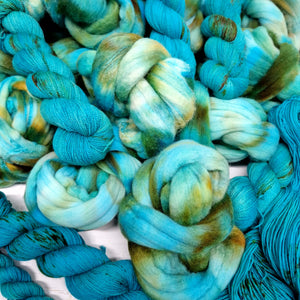 Cormo wool top - Hand dyed - 100g (3.5oz) - AQUATIC