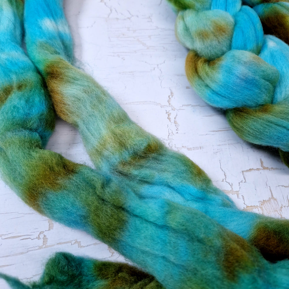 Cormo wool top - Hand dyed - 100g (3.5oz) - AQUATIC