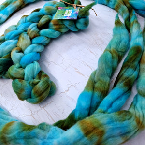 Cormo wool top - Hand dyed - 100g (3.5oz) - AQUATIC