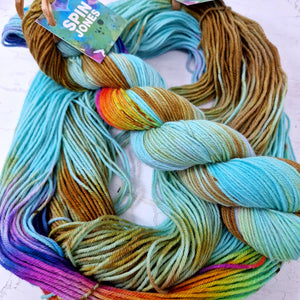 Hand dyed SW Bluefaced Leicester - DK 225m 100g CAMPERVAN