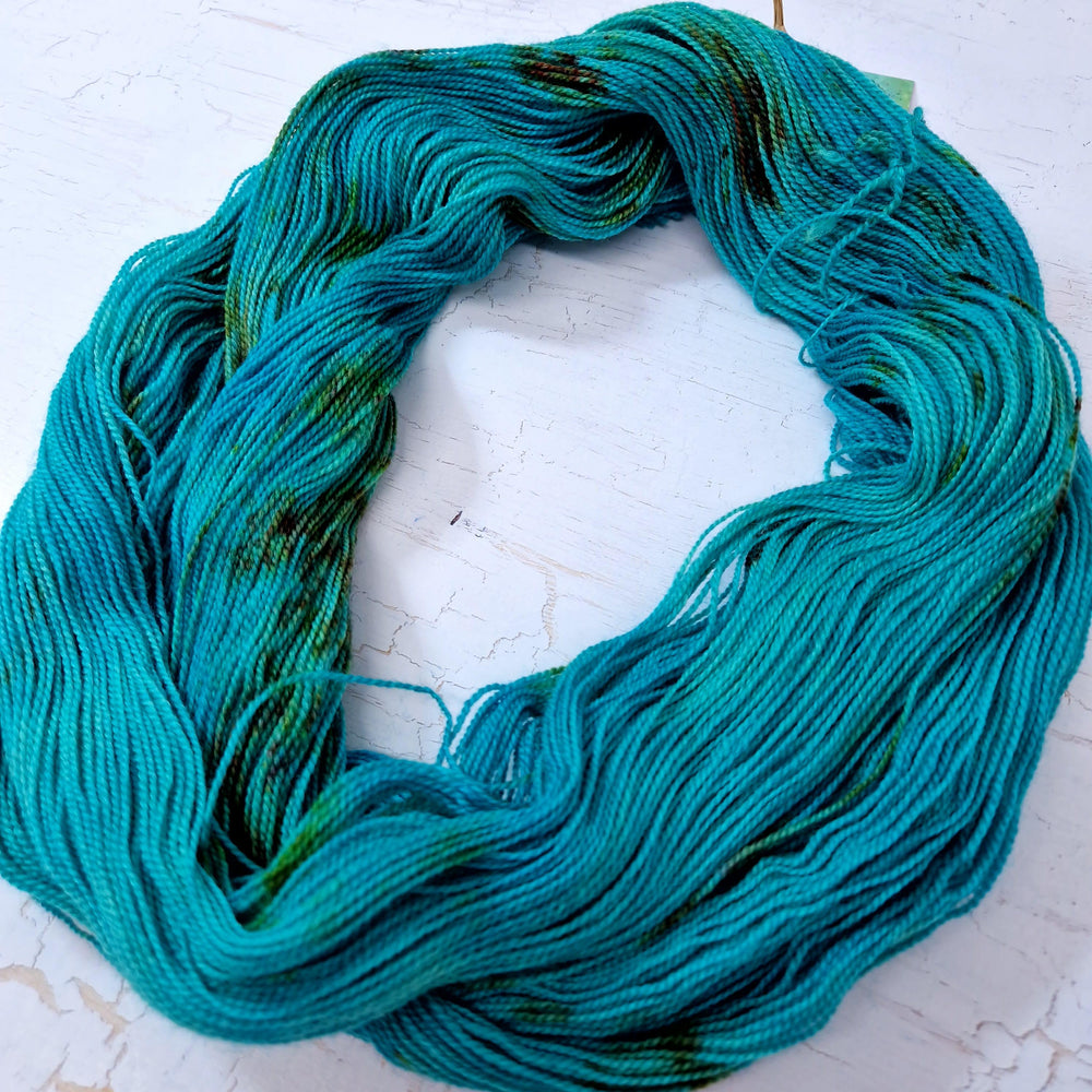 Hand dyed Corriedale sock yarn - Untreated (non-sw) - 4ply fingering 400m 100g AQUATIC