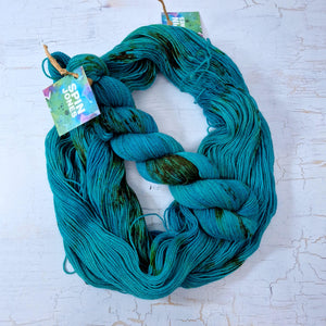 Hand dyed Corriedale sock yarn - Untreated (non-sw) - 4ply fingering 400m 100g AQUATIC