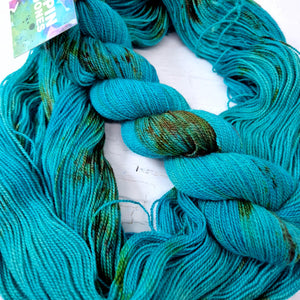 Hand dyed Corriedale sock yarn - Untreated (non-sw) - 4ply fingering 400m 100g AQUATIC