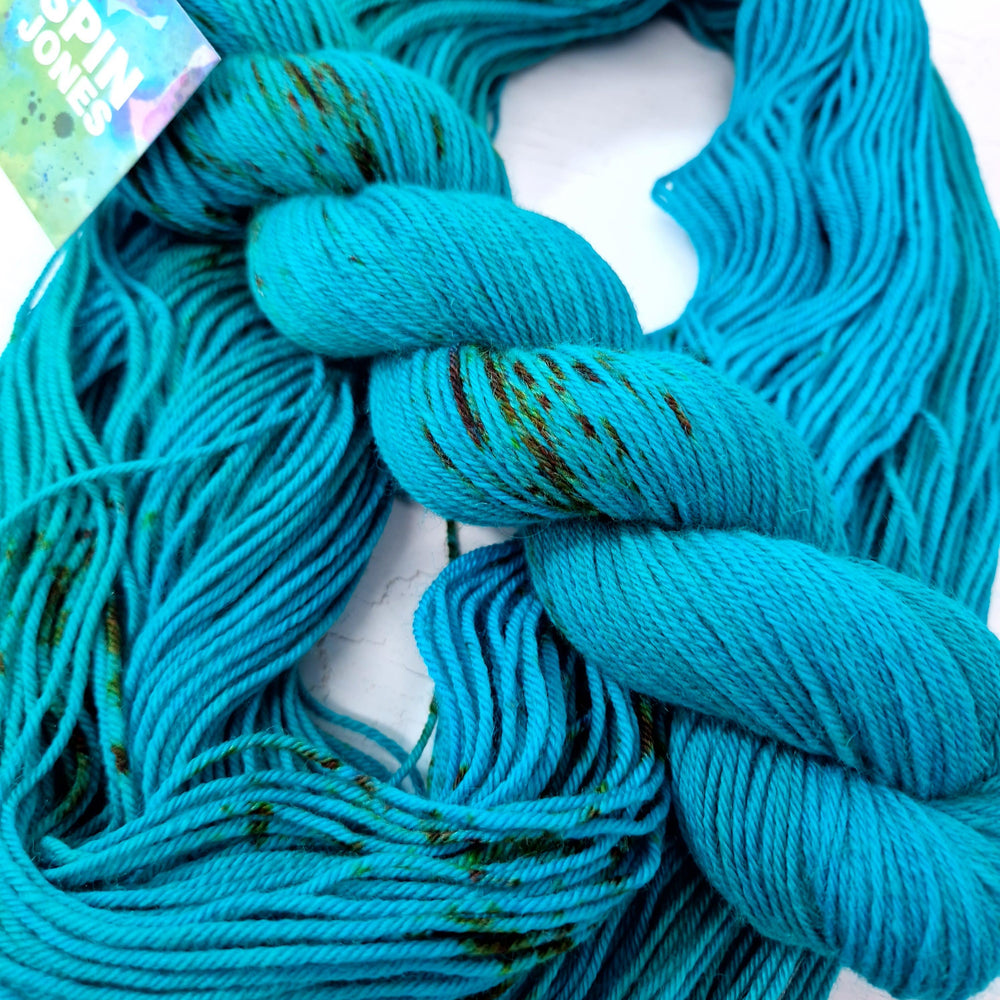 Hand dyed SW Bluefaced Leicester - DK 225m 100g AQUATIC