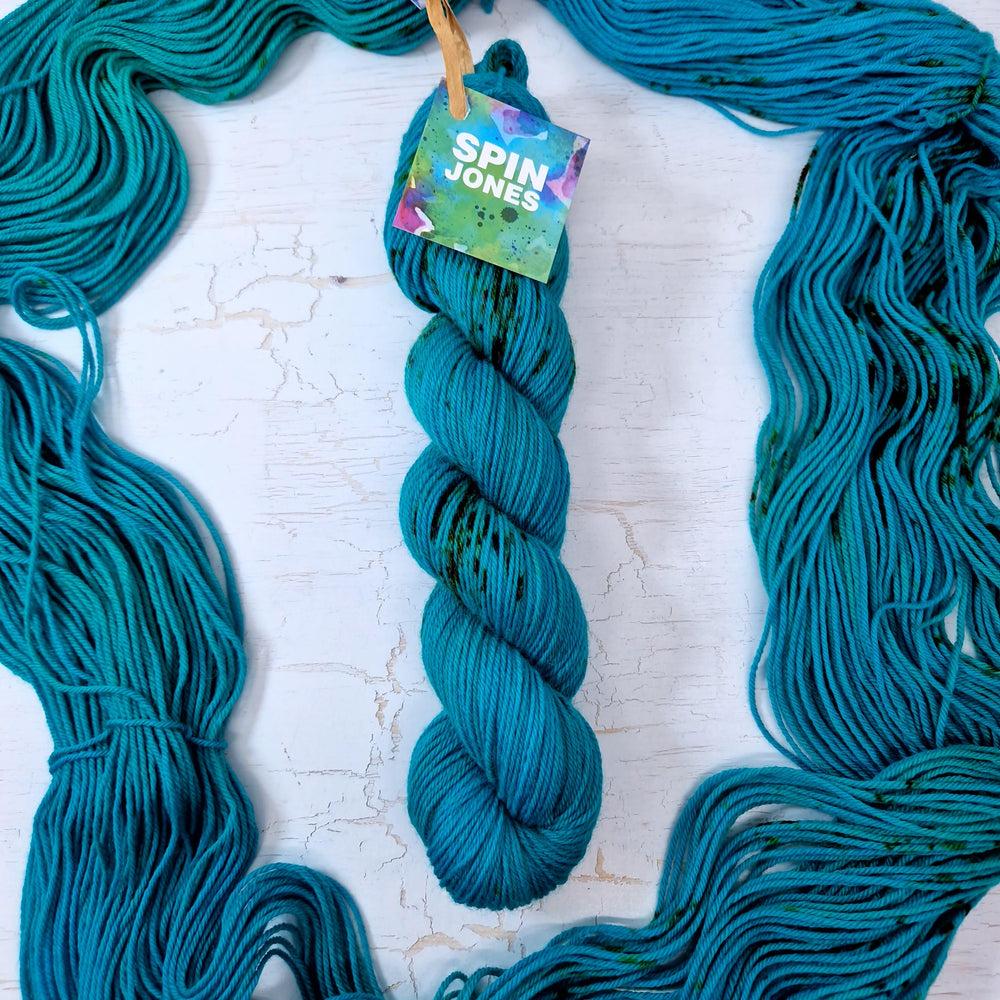 Hand dyed SW Bluefaced Leicester - DK 225m 100g AQUATIC