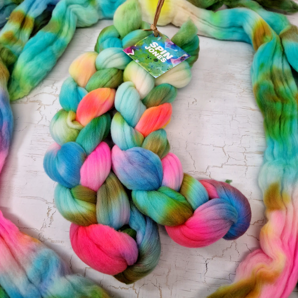 Rambouillet wool - Hand dyed - 100g (3.5oz) - TROPICAL (MISHAP TEST)