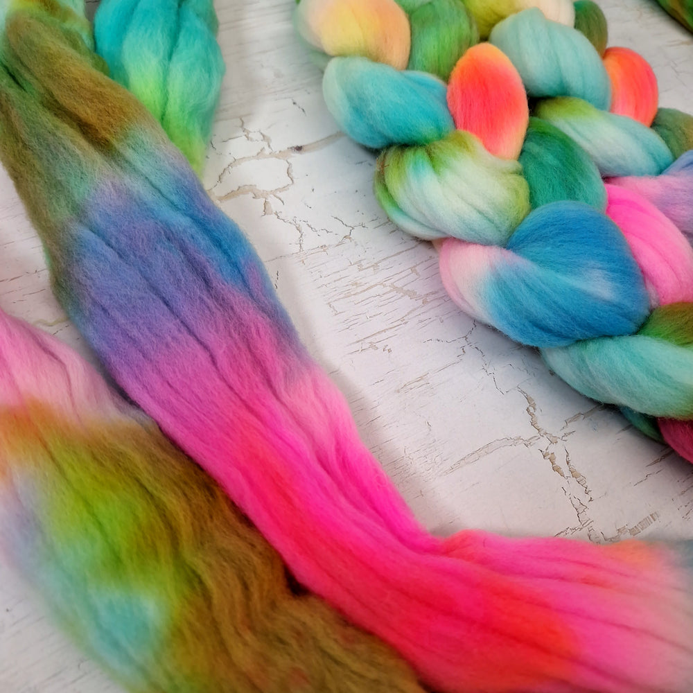 Rambouillet wool - Hand dyed - 100g (3.5oz) - TROPICAL (MISHAP TEST)