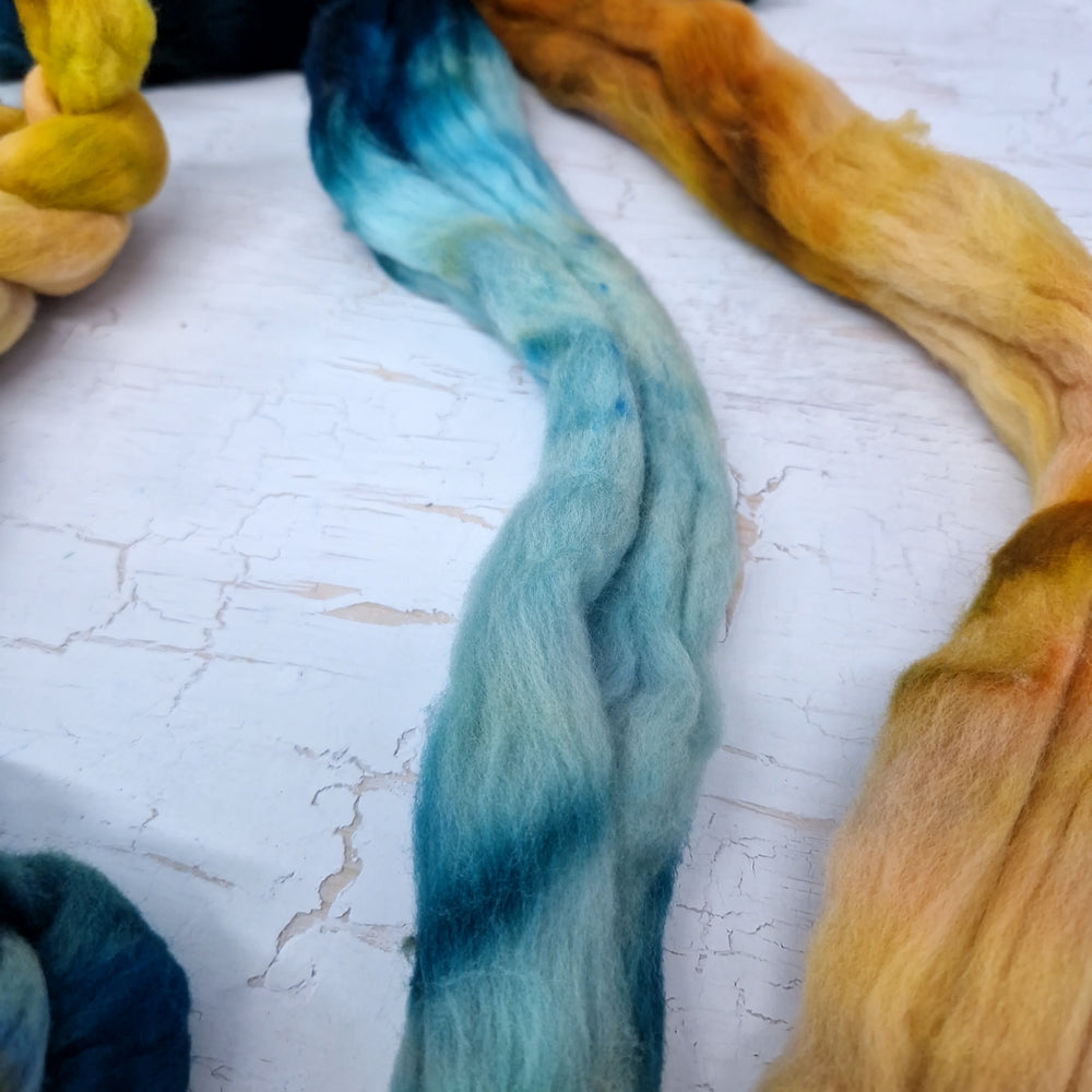Rambouillet wool - Hand dyed - 100g (3.5oz) - TIDEWRACK